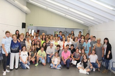 32 parelles de padrins i alumnes del projecte 'Ens escrivim' celebren la trobada de final de curs 