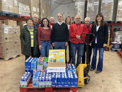 El banc dels aliments de la Seu d'Urgell i comarca rep 3.300 litres de llet per part de PEUSA