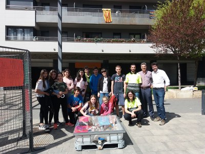 El Consell Municipal d'Adolescents de la Seu d'Urgell realitza una acció per reivindicar un ús cívic de la plaça del Codina