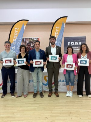 El Palau d’Esports de la Seu d’Urgell acull la presentació de la tretzena edició de la Travessa Transfronterera 1km1vida, enguany destinada a projectes solidaris al Nepal