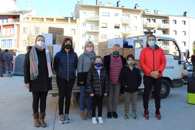 El tió solidari de l’escola Albert Vives recull 616 quilos d’aliments 