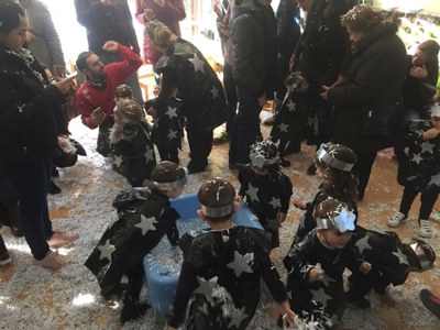 Els nens i les nenes de 'Els Minairons' celebren el Carnestoltes 