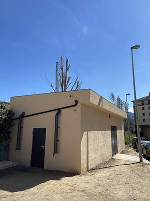 En funcionament la caldera de biomassa que dona servei a l’escola Pau Claris i al centre cultural Les Monges 