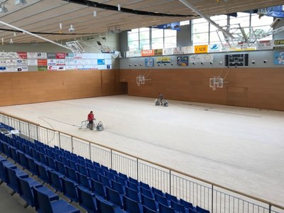 Reparació de la superfície de la pista del Palau d'Esports de la Seu d'Urgell