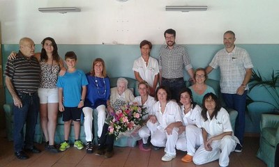 Felicitació a la padrina Mª Assumpció Antúnez Casadellà que avui fa 104 anys 