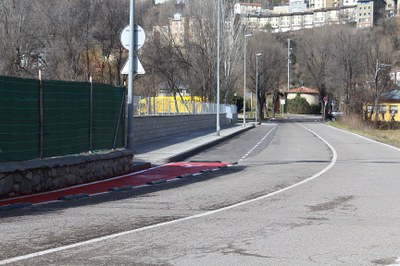 Finalitzada la vorera d'un tram del cinyell verd de la Seu d'Urgell  