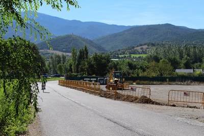 Iniciades les obres de construcció d'un tram de vorera per acabar el cinyell verd