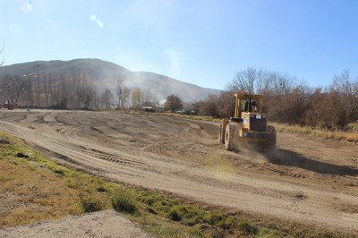 Iniciades les obres d'adequació d'un solar municipal per aparcament públic gratuït a l'Horta del Valira 