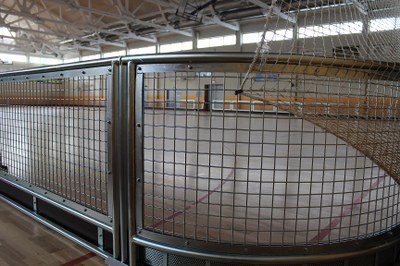Instal·lada una nova tanca d'hoquei patins al pavelló poliesportiu 