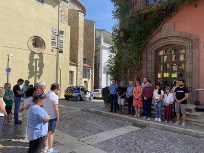 L’Ajuntament de la Seu fa un minut de silenci per condemnar els dos feminicidis ocorreguts a Rubí i Castellbisbal