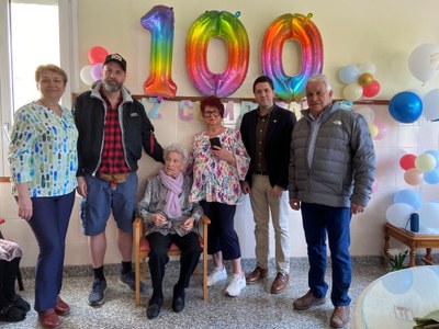 L’Ajuntament de la Seu felicita a Joaquima Giró Bigordà que avui fa 100 anys.
