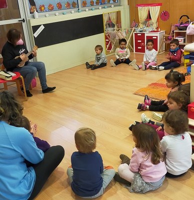 L’Escola Municipal de Música reprèn el projecte de música comunitària amb la Llar d’Infants “Els Minairons” i la UEC