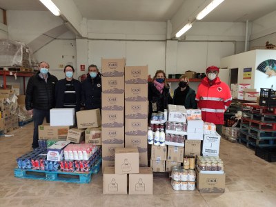 La Confraria de Sant Antoni de la Seu d'Urgell dona aliments al projecte Aliments per la Solidaritat