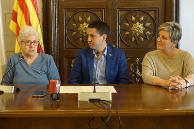 La Fira de Sant Ermengol, esdeveniment internacional arran de l’ingrés a l’Arxiu Comarcal de 169.000 etiquetes de formatge d’arreu del món 