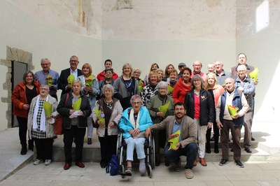 La gent gran de la Seu d'Urgell recita poemes de Joan Fuster 