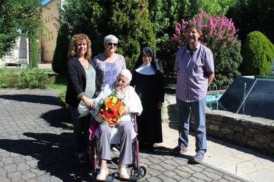 La padrina Josepa Serra Solé rep la Medalla Centenària pel seu 100 aniversari 