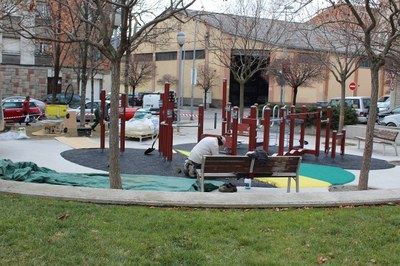 La Seu d’Urgell guanya un nou espai lúdic i de salut per a la gent gran a la plaça de Lleteries 
