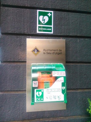 La Seu d'Urgell ja compta amb cinc desfibril·ladors instal·lats en diversos espais públics de la ciutat