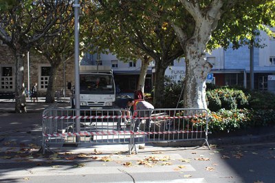 L'ajuntament de la Seu adequa els baixadors dels passos de vianants 