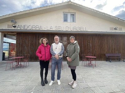 L'Ajuntament de la Seu aposta per potenciar la promoció turística del municipi a l'Aeroport Andorra-La Seu d'Urgell 