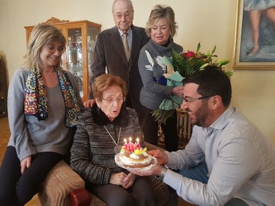 L'Ajuntament de la Seu d'Urgell felicita la urgellenca Maria Miralles Riera pel seu 100 aniversari