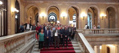 Lliurades les signatures per demanar la construcció d'una residència a la Seu d'Urgell a Drets Socials