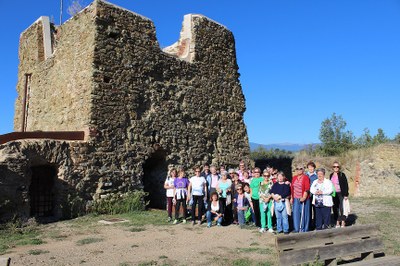 Padrins i padrines urgellencs participen en una caminada fins la Torre Solsona