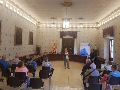 Participants de l'Escola de Salut de les Persones Grans visiten l'Ajuntament de la Seu d'Urgell 