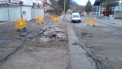 Rebentada en una canonada d'aigua a l'avinguda de Guillem Graell de la Seu  