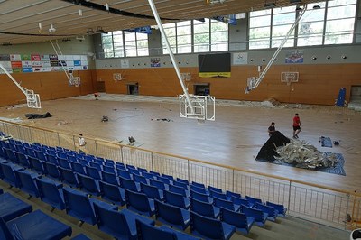 Recta final de les obres de substitució del parquet de la pista del Palau d’Esports