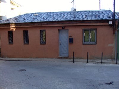 Retirada d’antenes de l’antic edifici de RàdioSeu a Castellciutat    