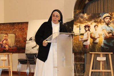 Sor Lucía Caram omple Sant Domènec en la presentació del projecte solidari Invulnerables 