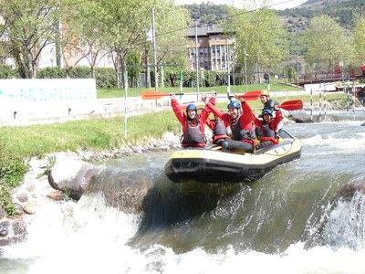 Una família 'd'influenciadors' viu una experiència d'oci al Rafting Parc la Seu d'Urgell