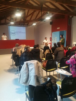 Una vintena de beneficiaris del projecte Aliments per la Solidaritat de l’Alt Urgell participen en un taller de nutrició saludable 
