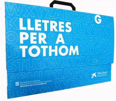 Una vintena de persones nouvingudes finalitzen un curs d'alfabetització en català 