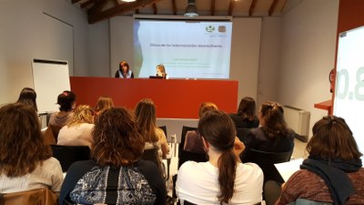Una vintena de professionals de l'àmbit social participen en un taller sobre ètica de la intervenció domiciliària