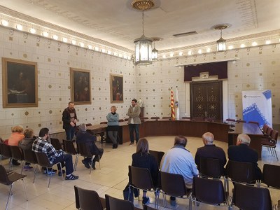 Usuaris i usuàries de l'Escola de Salut de les Persones Grans del CAP de la Seu visiten l'Ajuntament 